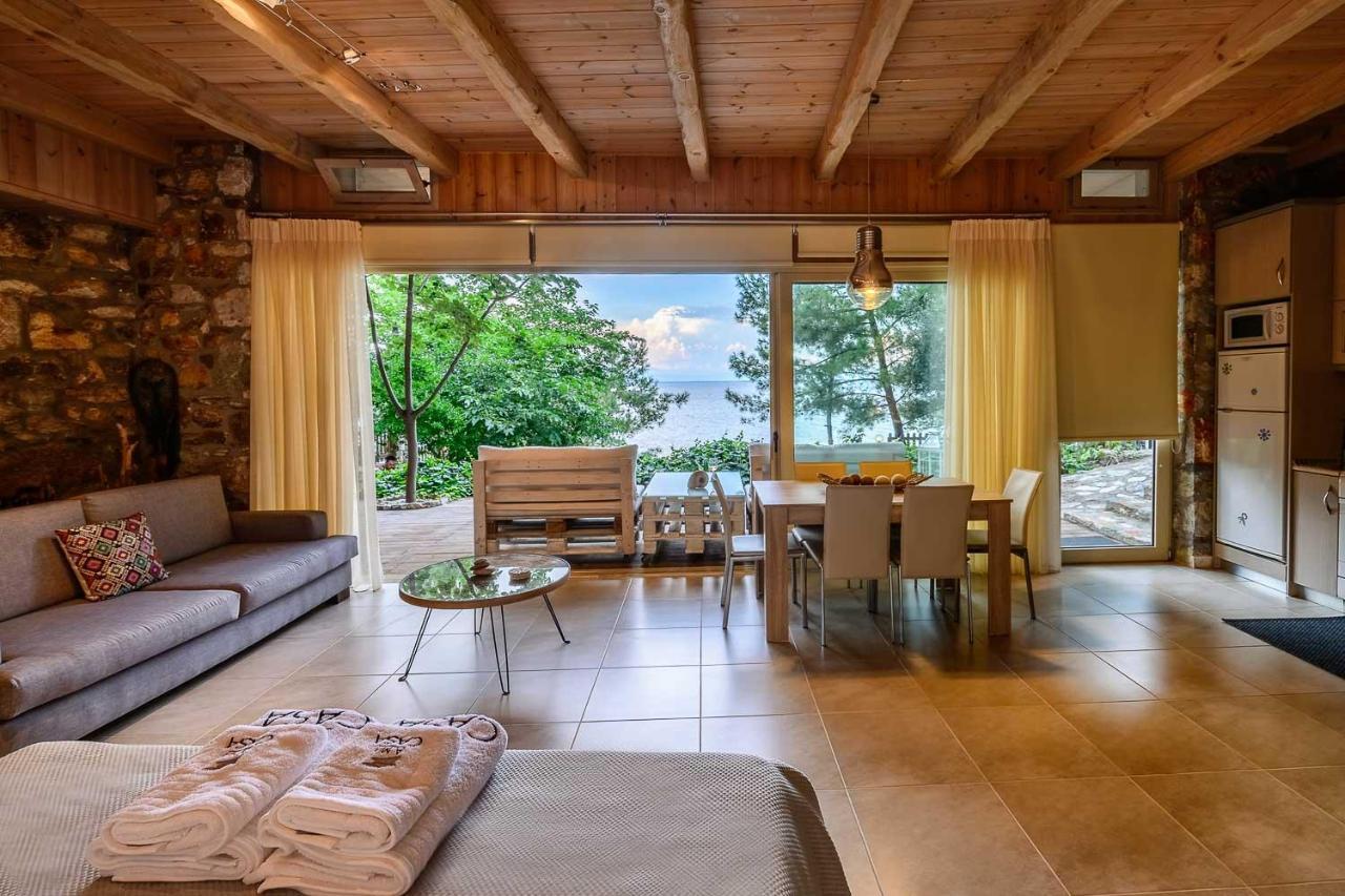 Amicasa Private Seaside Suite Pachis  Exterior photo